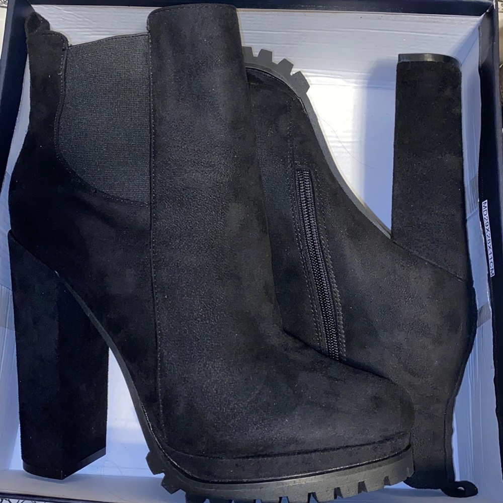 FASHION NOVA Bootie heels